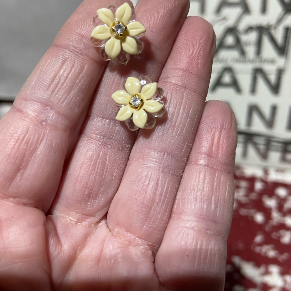 Interchangeable Flower Pierced Stud Earrings - image 5